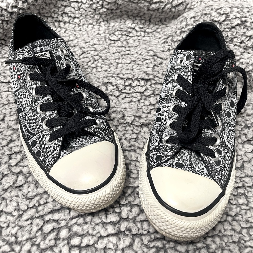 Vintage Converse Skull Shoes SZ 7 womens